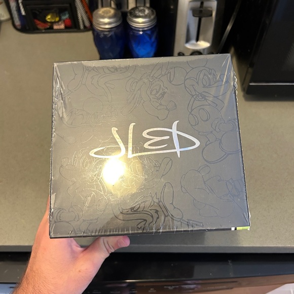 Disney Parks 2023 X Joe Ledbetter JLED Goofy Color Vinyl Figurine LE NEW - Picture 6 of 6